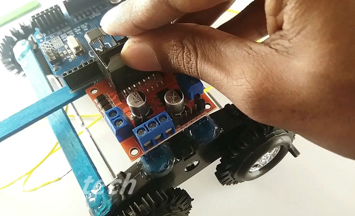 Avoiding Obstacles Robot With L298n Dual H Bridge Motor Controller And