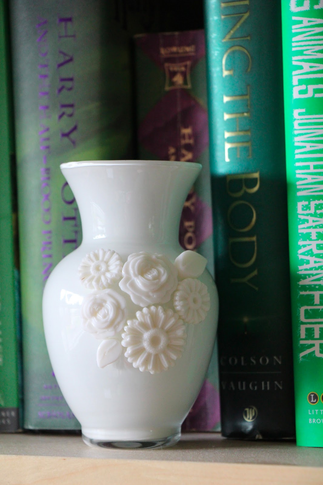 The Experimental Crafter DIY Milk Glass Vase Using Mod Melts