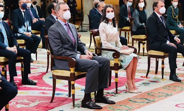 Queen Letizia wore a bespoke a mint blue embroidered pencil skirt and an ecru satin blouse from Juan Duyos. Magrit Cara clutch and Magrit pumps