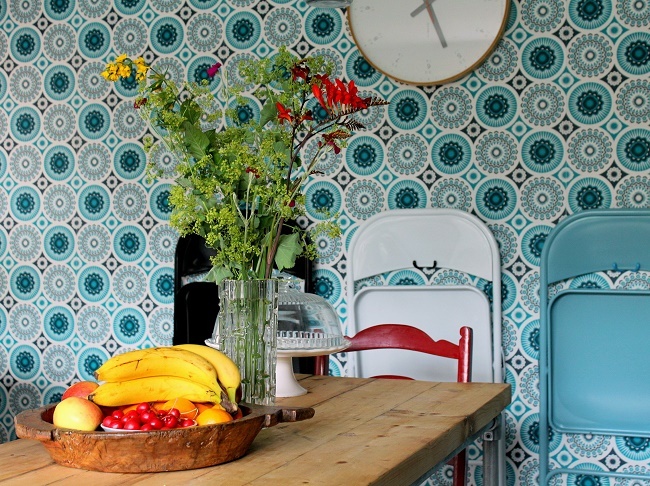 Mini moderns darjeeling wallpaper in the kitchen