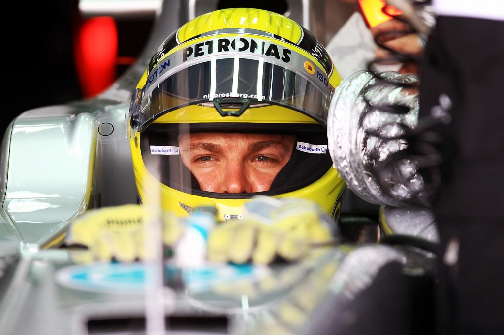 Нико спорт. Перчатки f1 2013 Nico Rosberg Germany.
