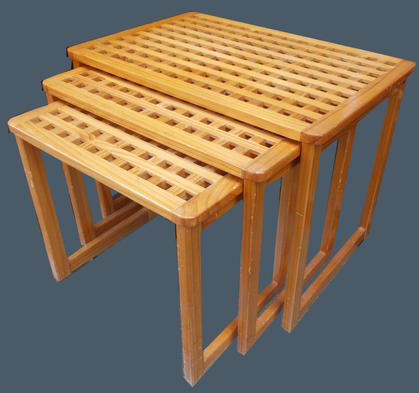 Uhuru Furniture & Collectibles Set of 3 Nesting Tables w/ Lattice