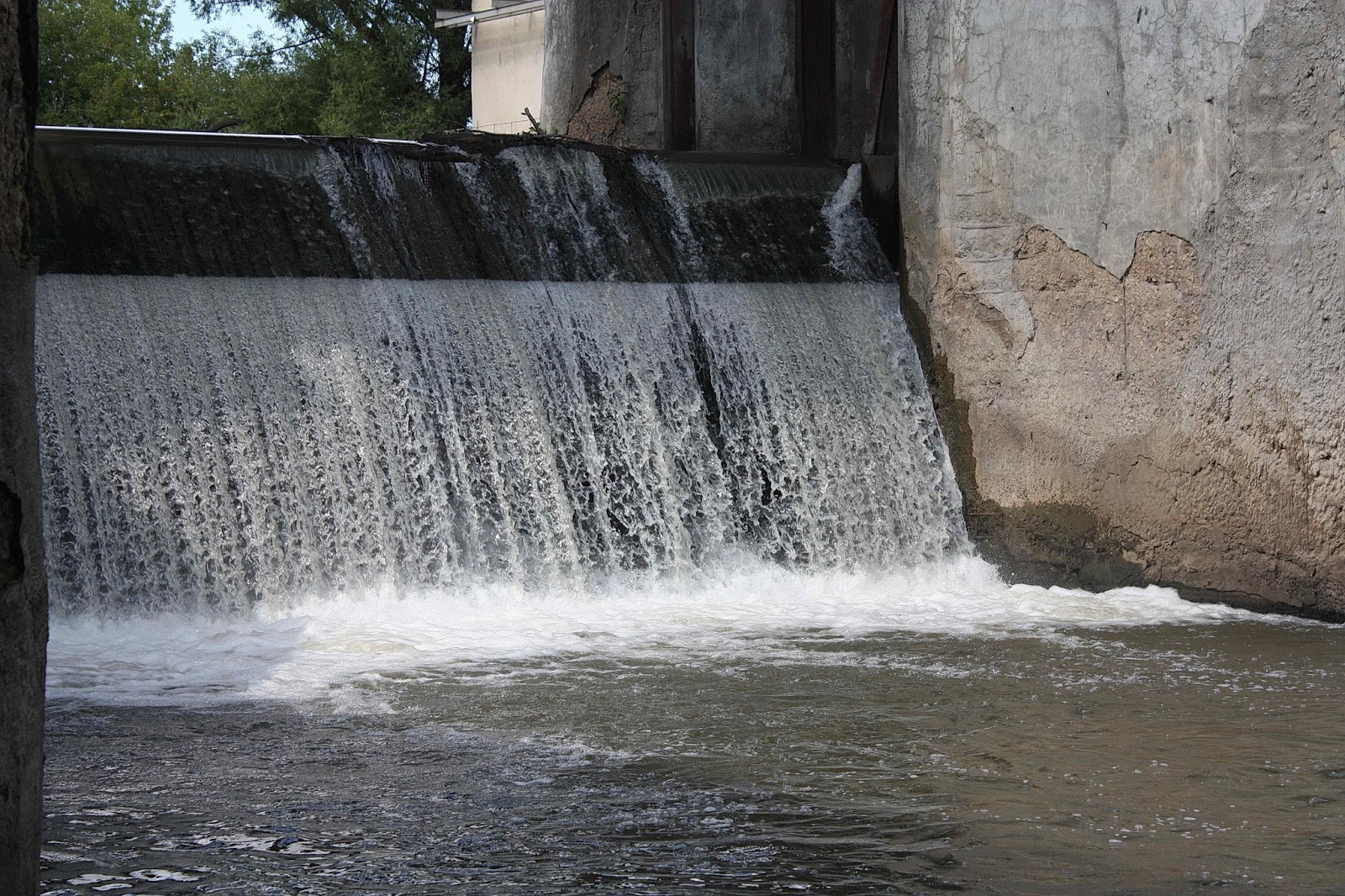 Жзл плотин. Жизнь плотина. Жизнь плотина. Большая плотина бобров. Дамба саяно-шушенской гэс.