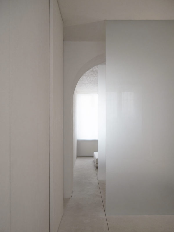 A light apartment in Milan by Henri Timi
