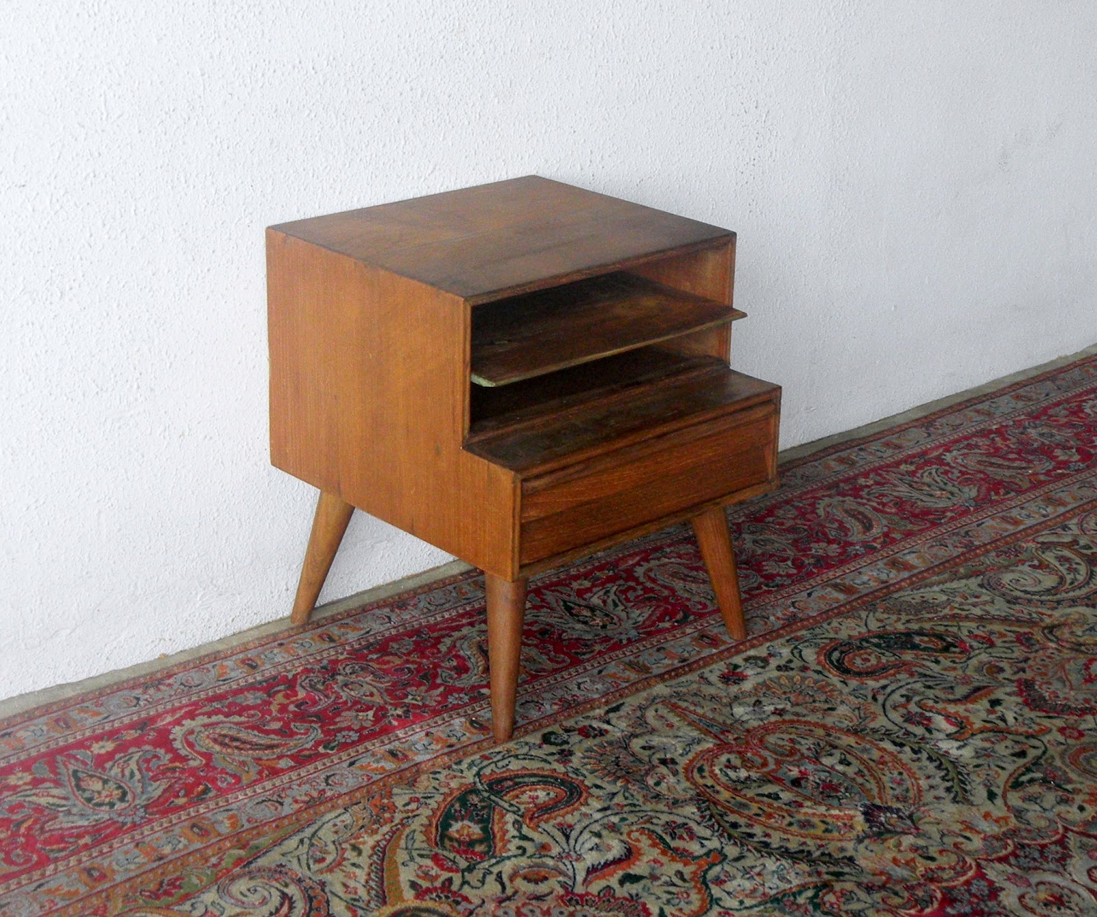 MID CENTURY MODERN BEDSIDE VINTAGE AND FINE REPRODUCTIONS