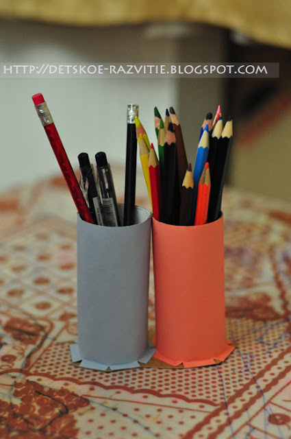 Стаканчики для карандашей из рулонов туалетной бумаги