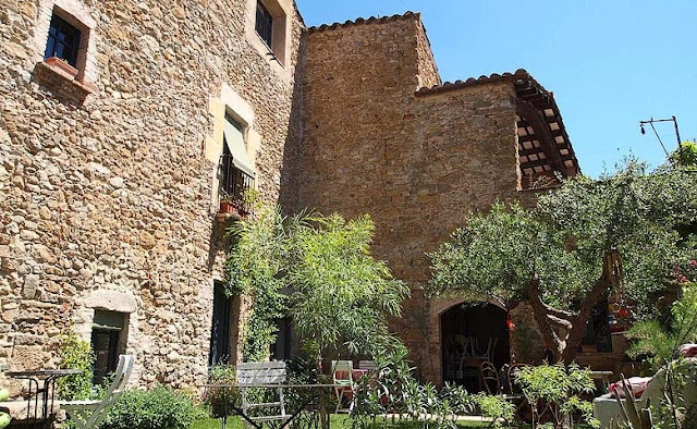 Casa Migdia hotel rural en Sant Jordi Desvalls chicanddeco