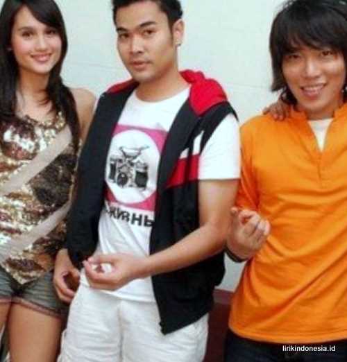 Lirik Lagu Hujan Kemarin Taxi Band Lirik Lagu Populer