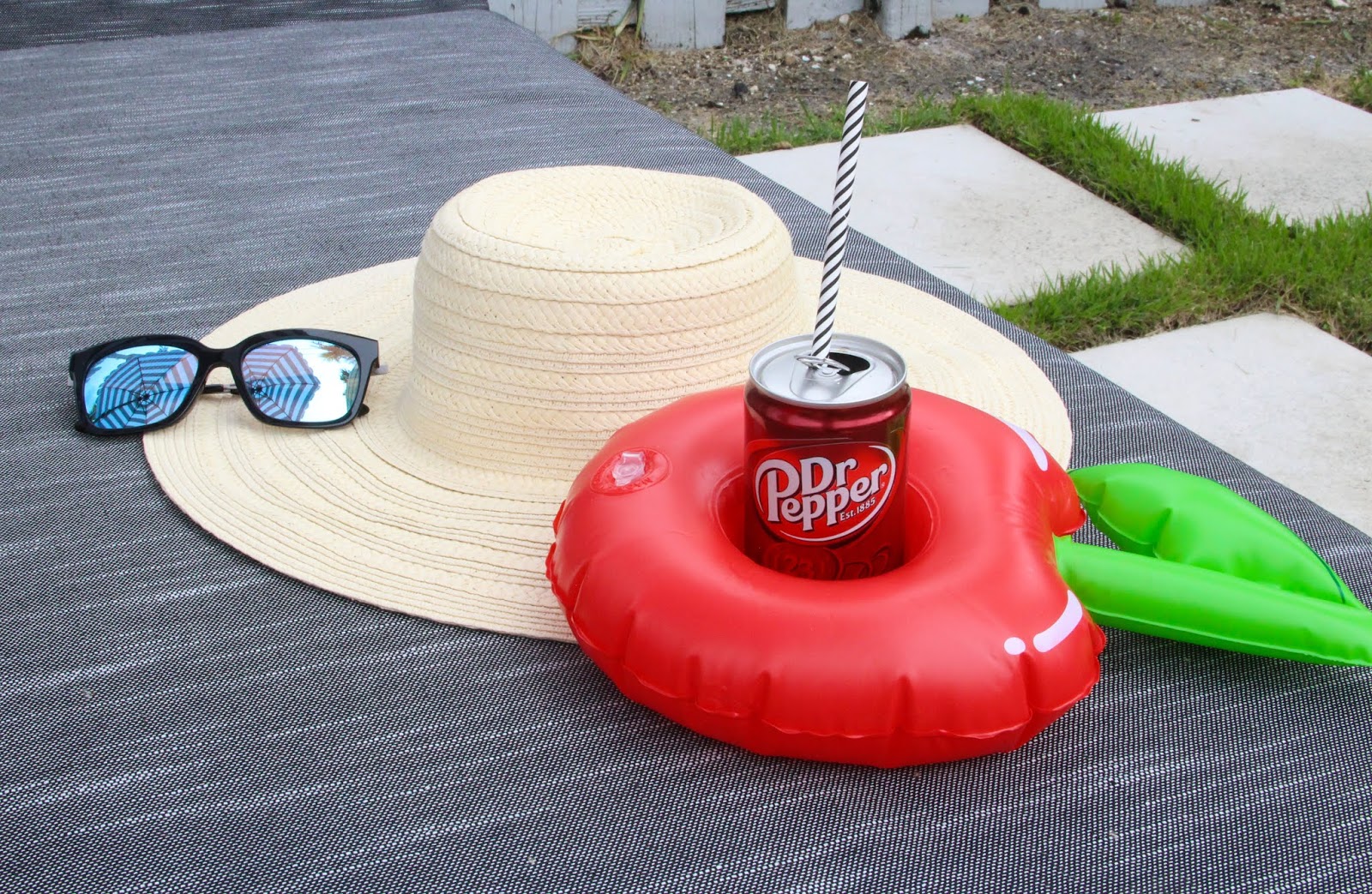 5 Things You Need to Throw an Epic Pool Party Celebration Stylist