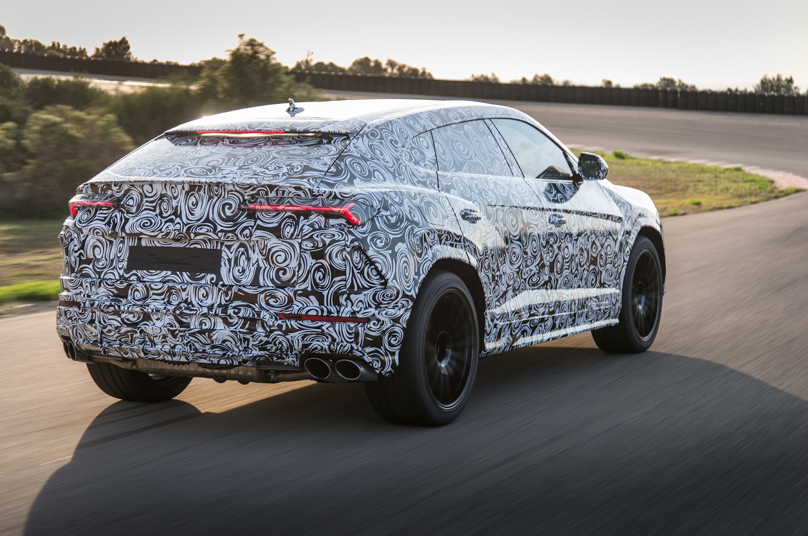 MUSCLE CAR COLLECTION 2018 Urus Hybrid SUV Review