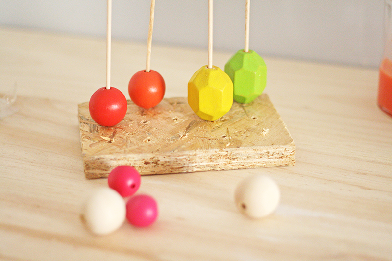DIY collar de madera de colores