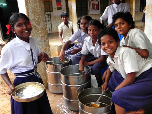 PM Narendra Modi Serves The 3 Billionth ‘Akshaya Patra’ Meal | All