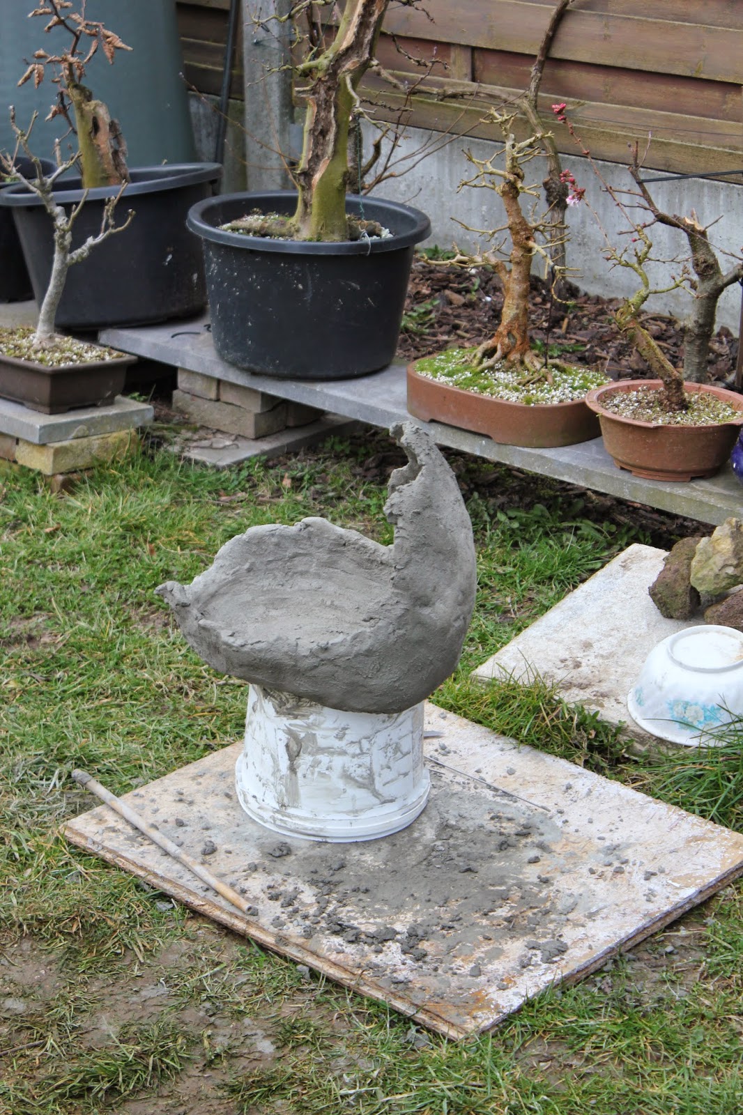  Bonsai  en Bogen Making a cement  bonsai  pot  crescent 
