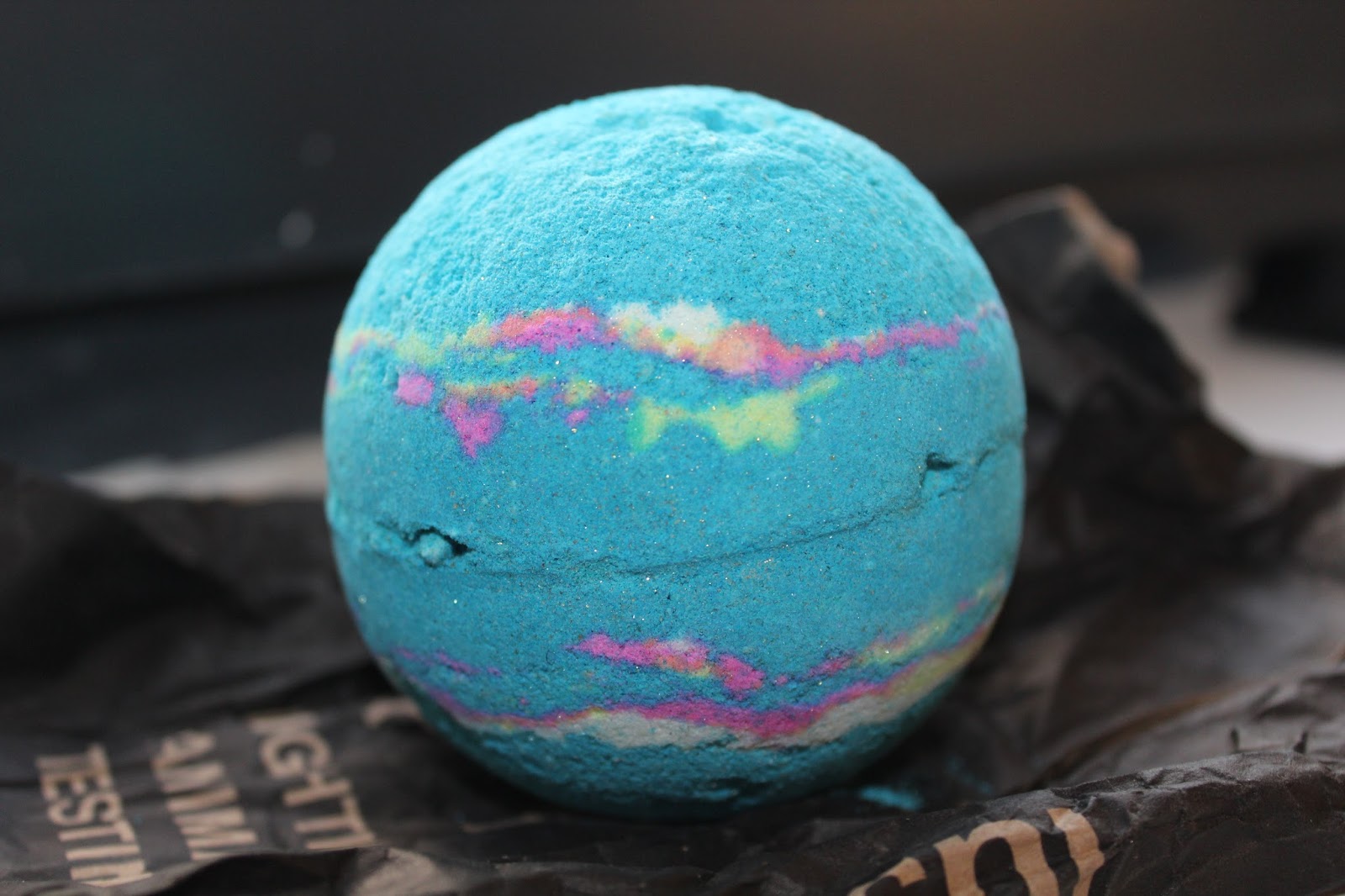 LUSH BATH BOMB INTERGALACTIC REVIEW HOLLY