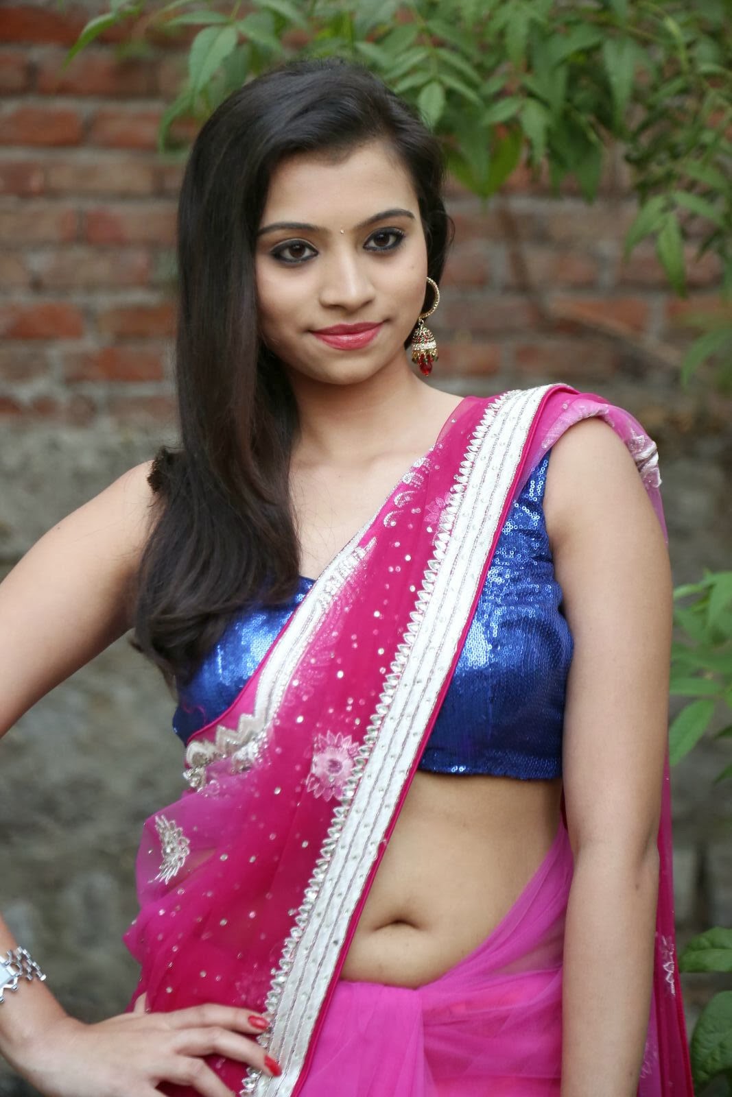 picture4comments: Priyanka Hot Stills