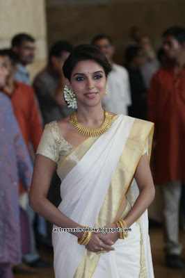 Asin  at Ritesh & Genelia Wedding stills