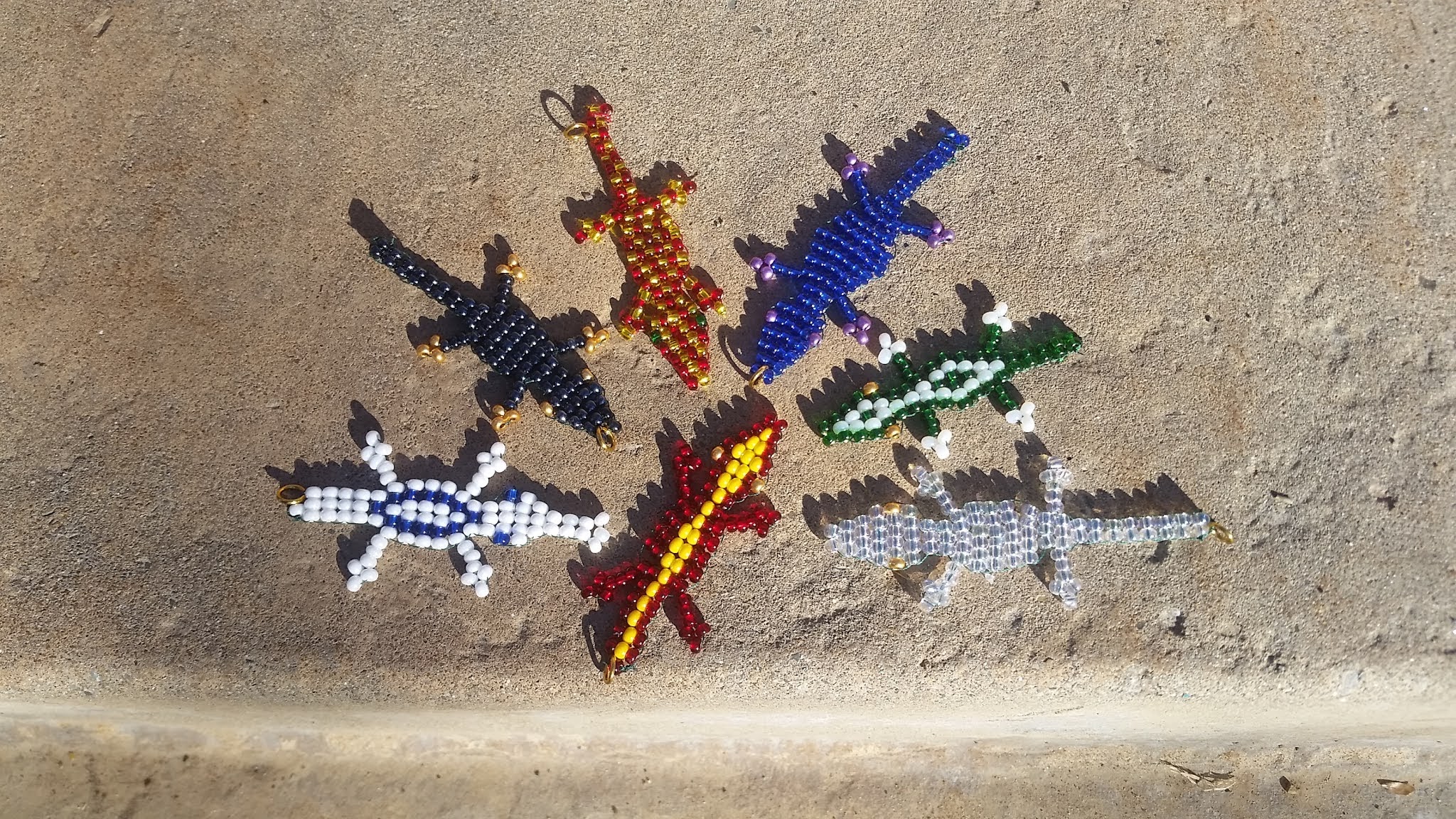 Cutoff Crafts DIY How To Make A Beaded Lizard (With Pictures)