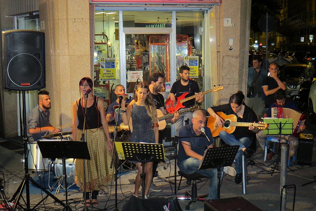 The Hotel Supramonte group sings Fabrizio De André, Livorno