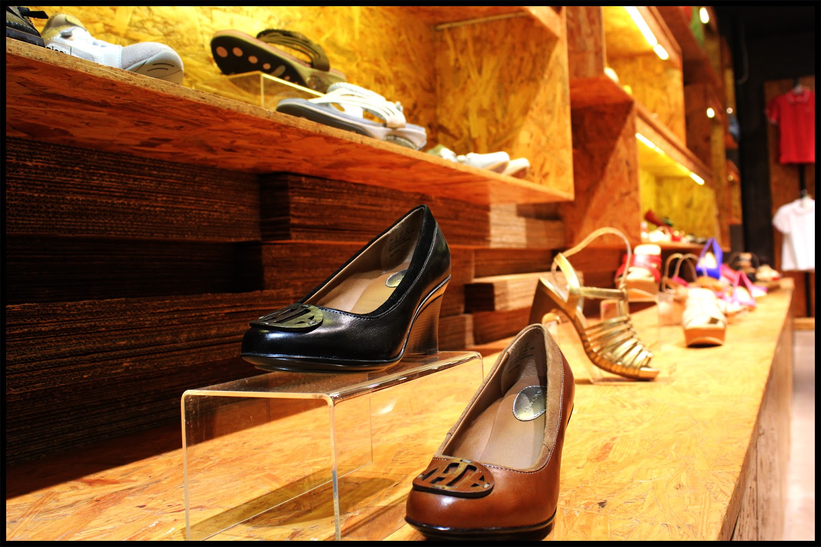 Garis studio : Hush Puppies Beachwalk Bali