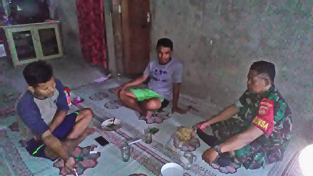 Keakraban Babinsa Tlebuk Dengan Warga Binaan