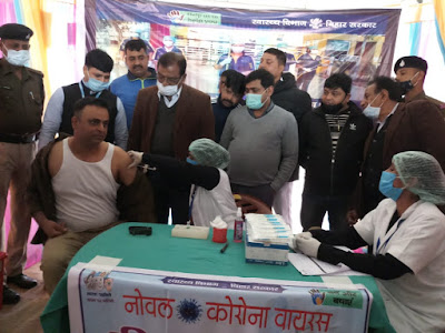 डीडीसी व एडीएम ने लिया कोविड का टीका, AnjNewsMedia डीडीसी व एडीएम ने लिया कोविड का टीका, AnjNewsMedia