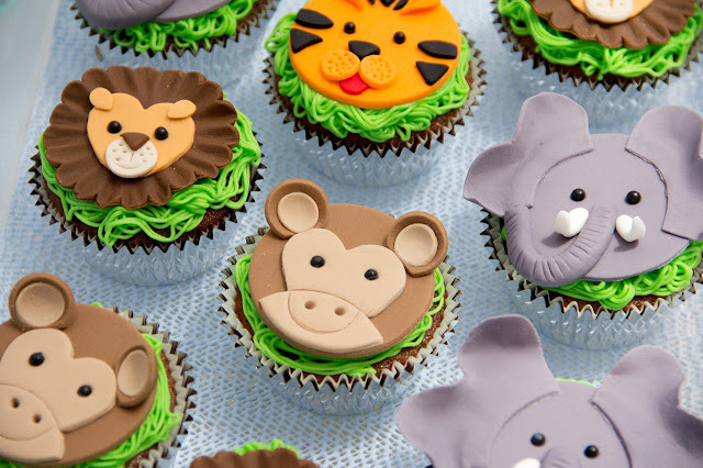 cupcakes con decorazioni in pasta di zucchero cupcakes con animali in pasta di zucchero