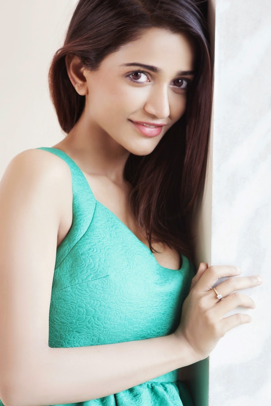 Anaika Soti Sizzling Photo Gallery South Indian Actress
