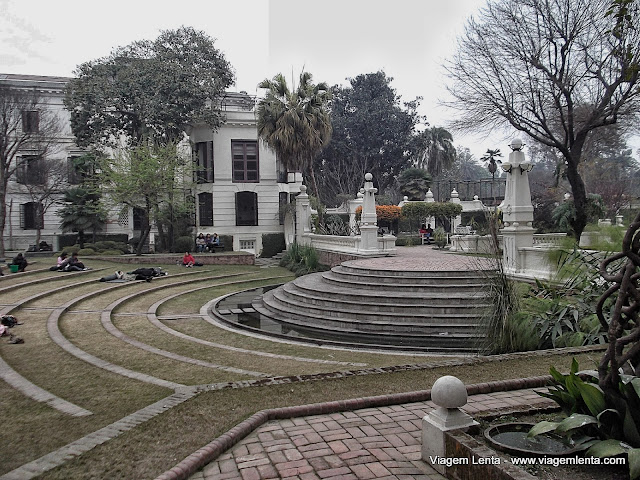 Cochilos no anfiteatro do "Garden of Dreams"