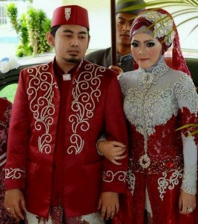 30 Contoh Kebaya Pasangan Pengantin Muslim Serasi gebeet com