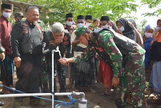 Danrem 162/WB Resmikan Sumur Bor Dan Serahkan Bantuan Keramik Untuk Masjid Di Desa Sengkol