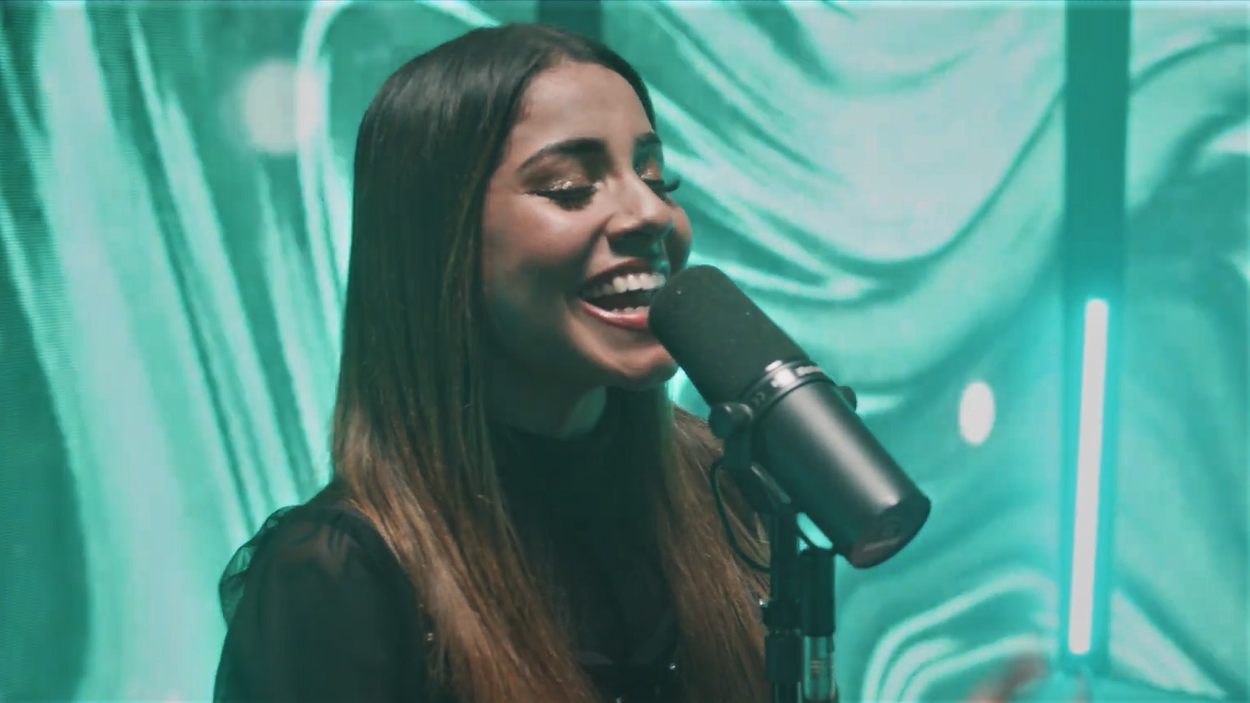 Gabriela Rocha lança nova versão para o sucesso 