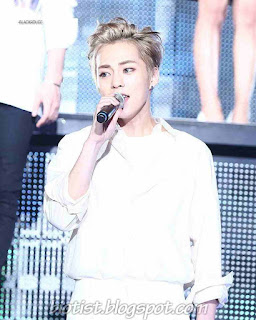 EXO Xiumin Photos Singing on the stage EXO Xiumin Photos Singing on the stage
