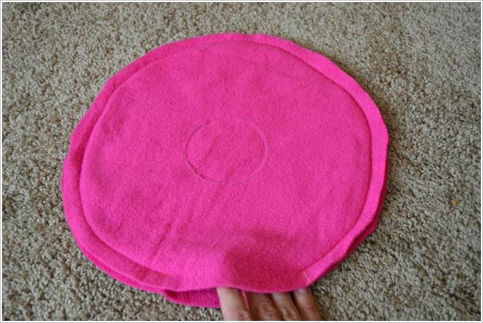 Подушка из флиса. Fleece Flower Petal Pillows DIY tutorial