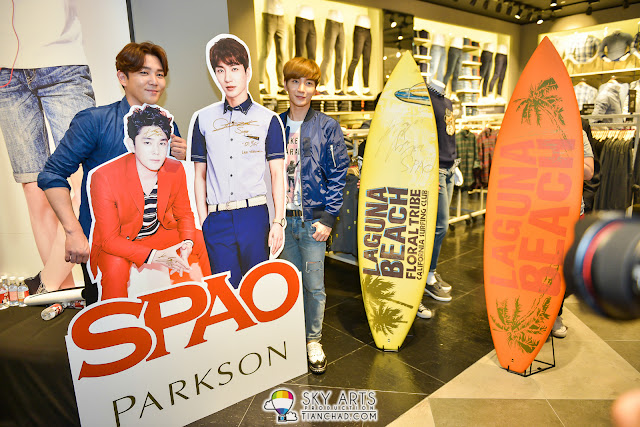 If you visit SPAO @ Parkson Pavilion KL now you will able to see these autographed board in store