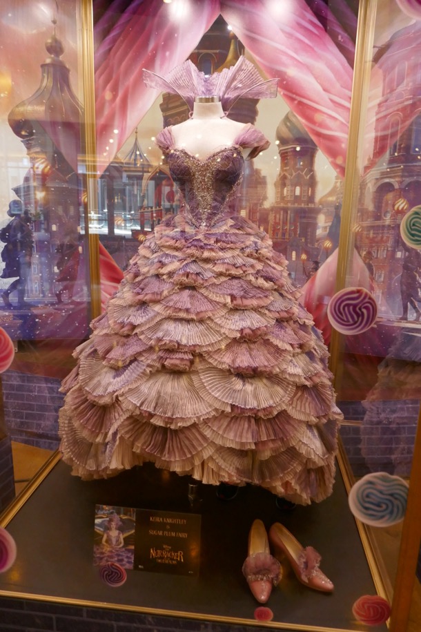 Hollywood Movie Costumes and Props: The Nutcracker and the Four Realms ...