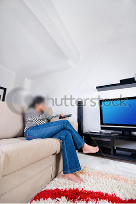 لنعرف أنسب مكان لوضع التلفزيون فى ديكور غرفة المعيشة حتى لا يتسبب فى أ