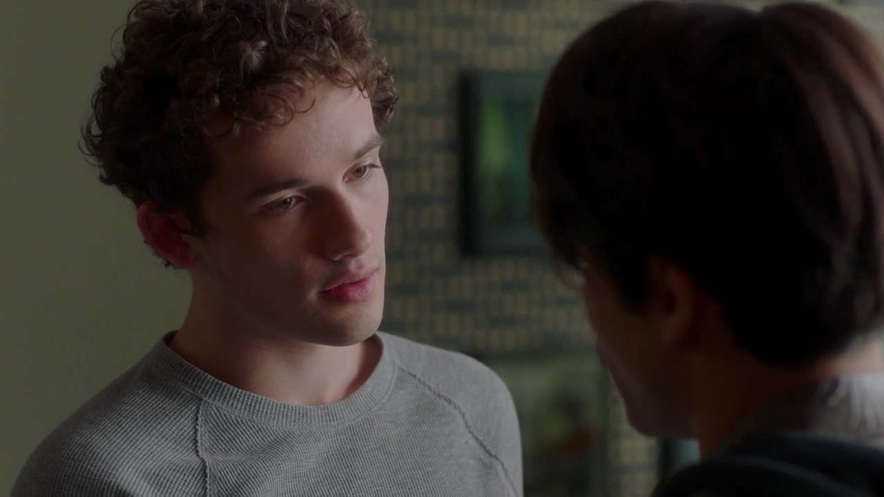 Films Et Séries Tv Avec Eli Brown ausCAPS: Eli Brown and Evan Bittencourt kiss in Pretty Little Liars