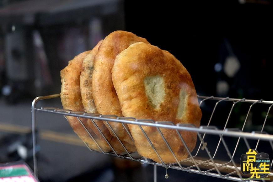 台南蔥肉餅／全台少見獨家創意古早味／老麵手作餅皮外酥內Q／每日現切粉蔥及新鮮餡料／現點現做趕時間不要來