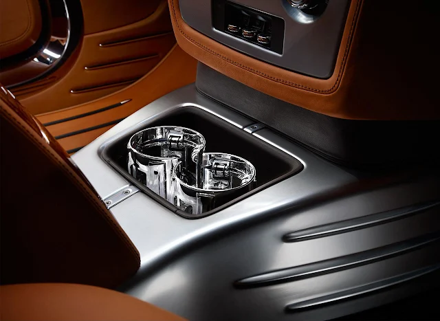 Rolls-Royce presented Phantom Coupé Aviator detail