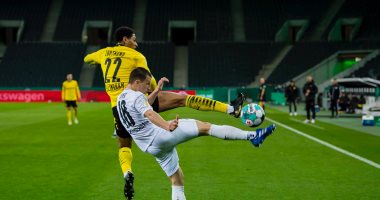 Dortmund qualify for the German Cup semi-finals with a difficult victory over Moenchengladbach