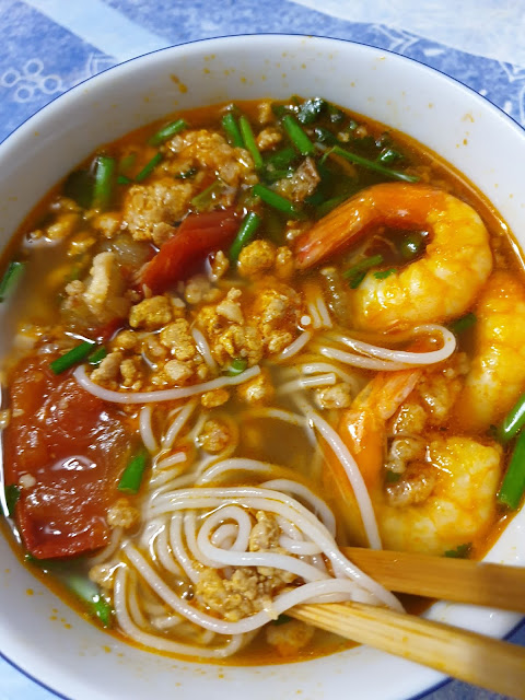 Soupe vietnamienne aux crevettes"Bún riêu tôm";Soupe vietnamienne aux crevettes"Bún riêu tôm"