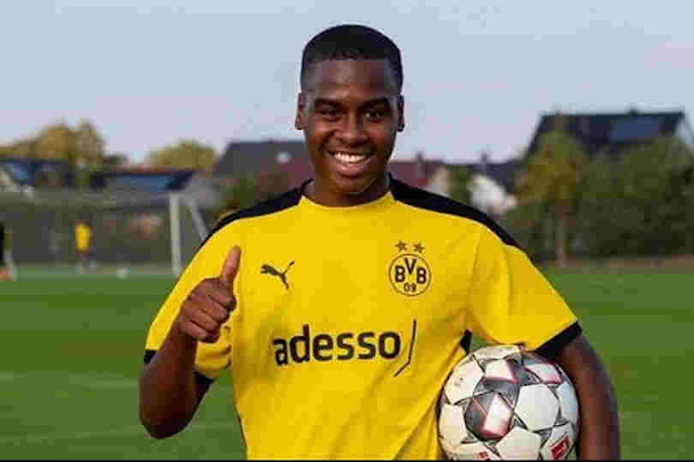 Borussia Dortmund confirm plans for new signing from Man City academy