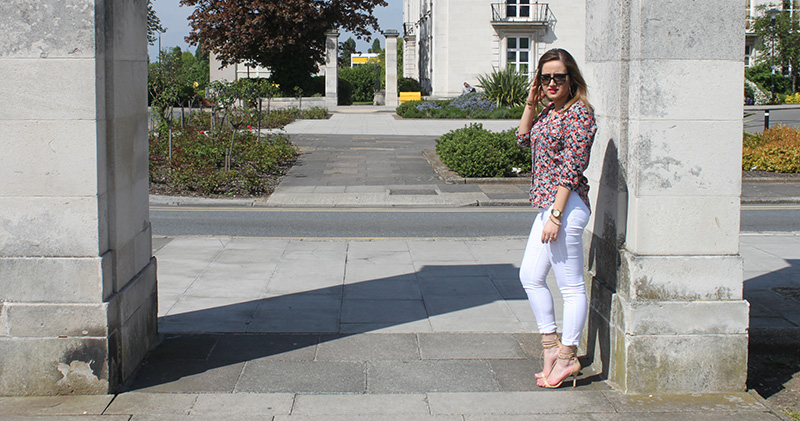 Spring White Jeans & Floral Blouse // Outfit