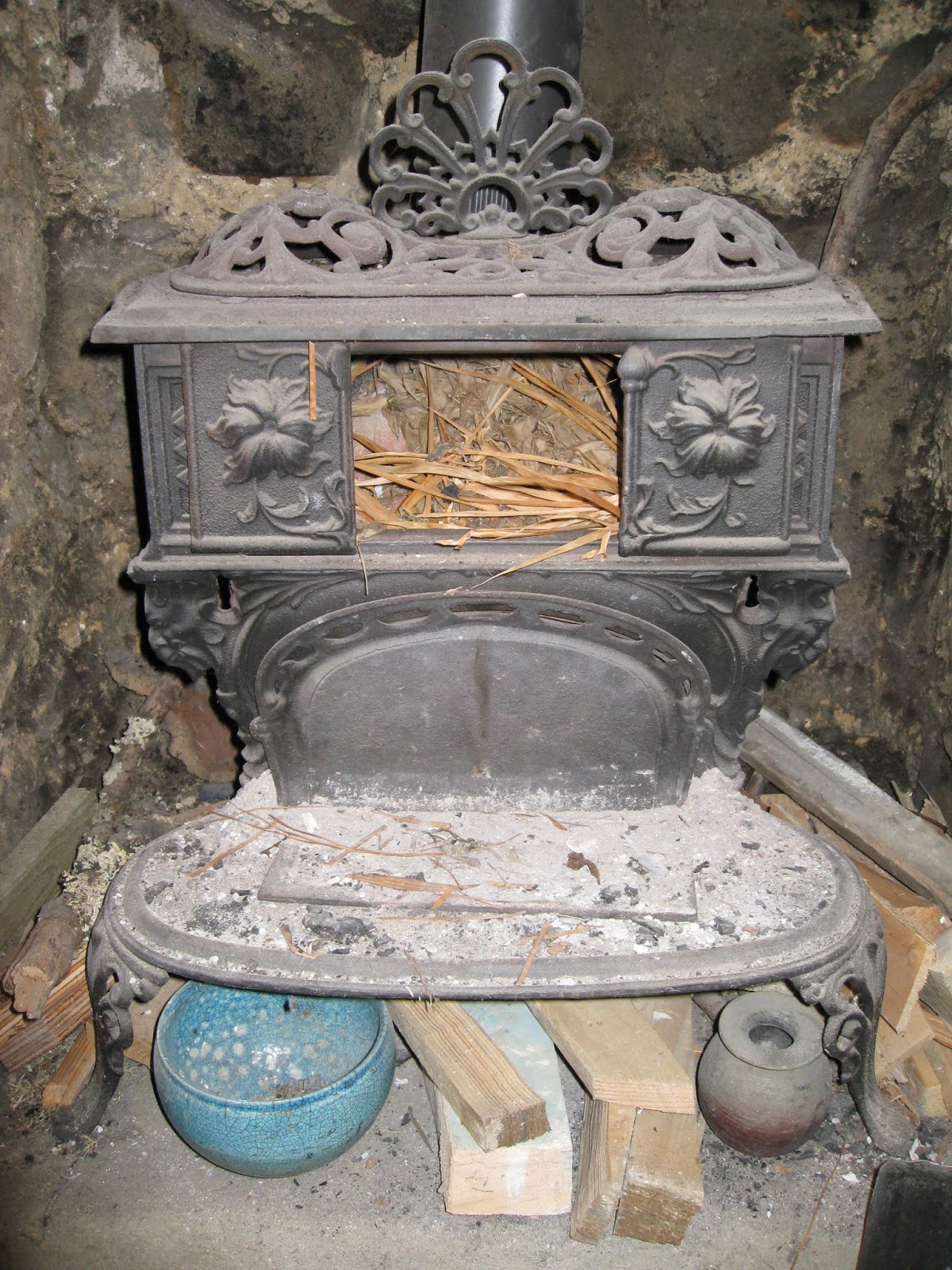 A Stove Less Ordinary The Queen Anne Or Queenie Stove,, 47 OFF