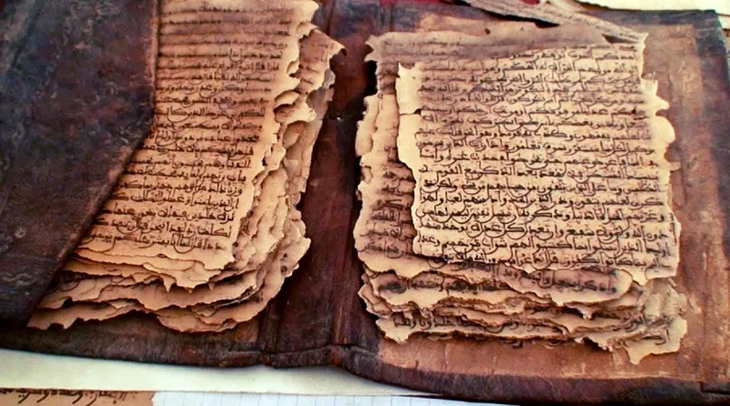 Partes de um manuscrito antigo em aramaico