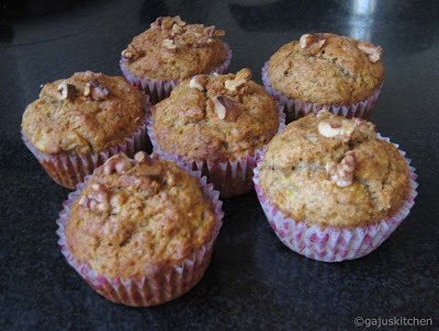 Eggless banana muffins