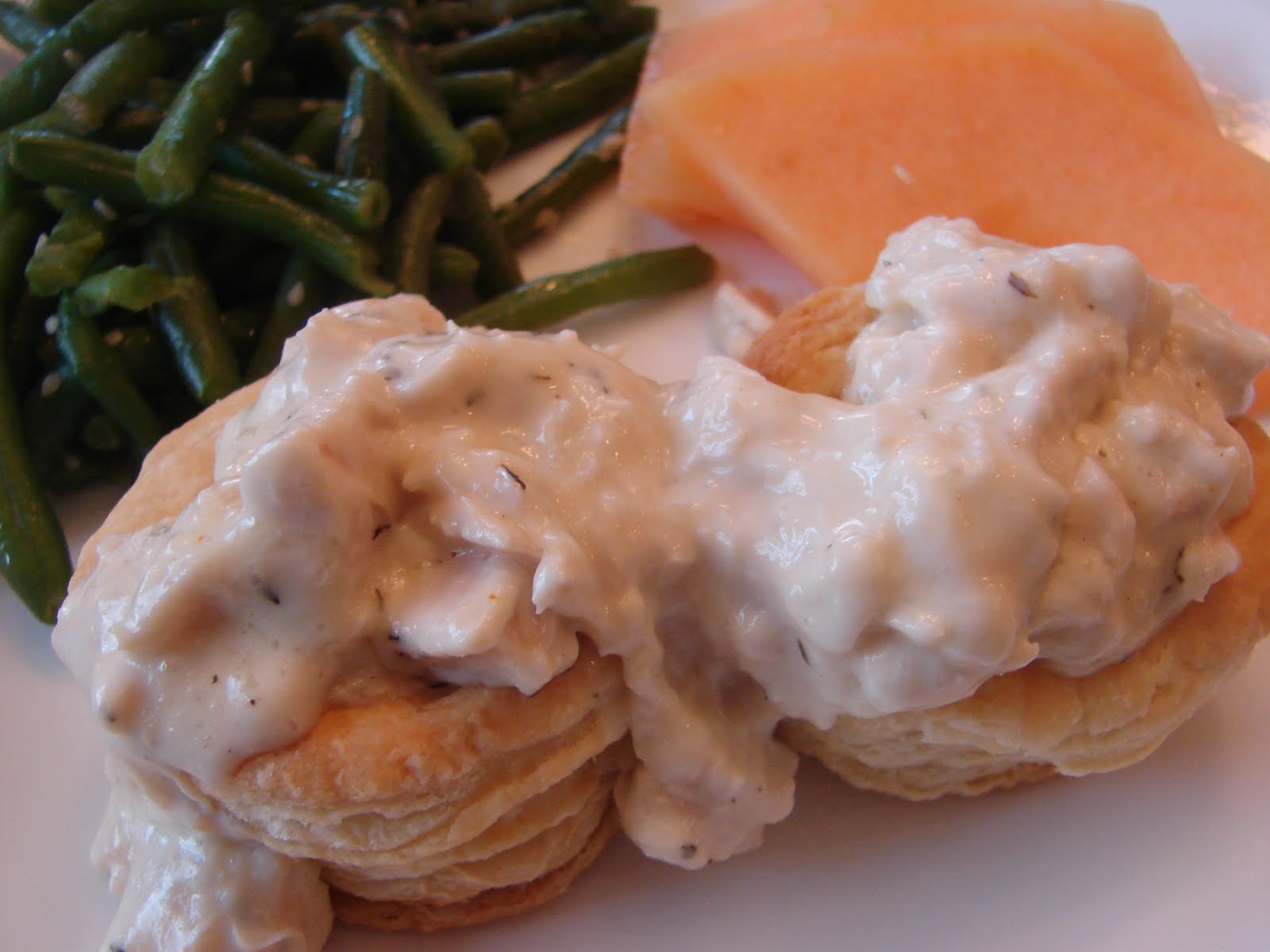 a-bear-in-the-kitchen-hot-creamed-chicken-in-puff-pastry-shells