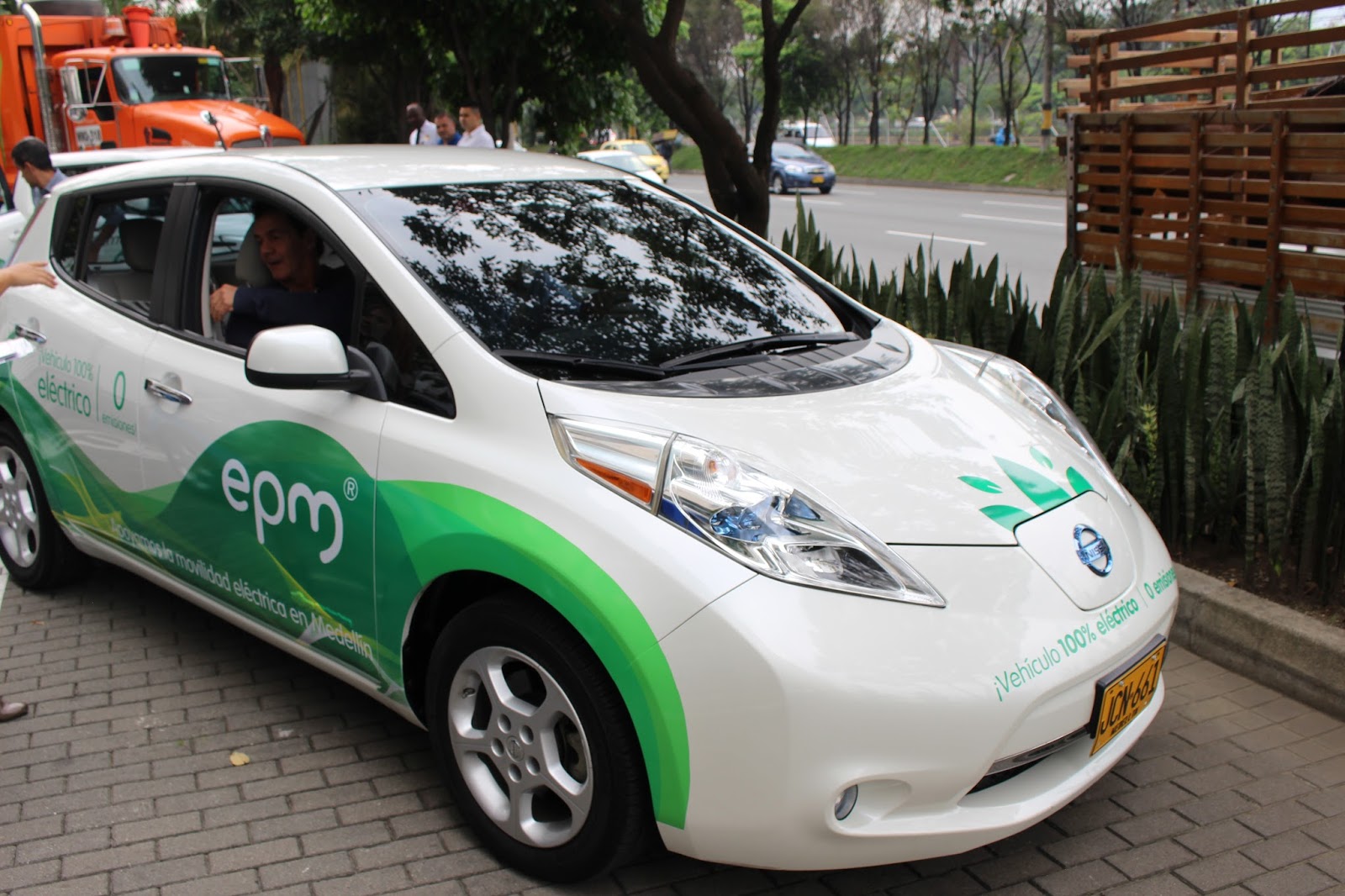 En Medellín más carros eléctricos para la gente
