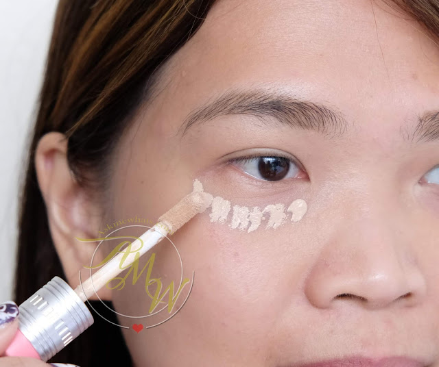 a photo of Benefit's Boi-ing Cakeless Concealer Review by Nikki Tiu of askmewhats.com