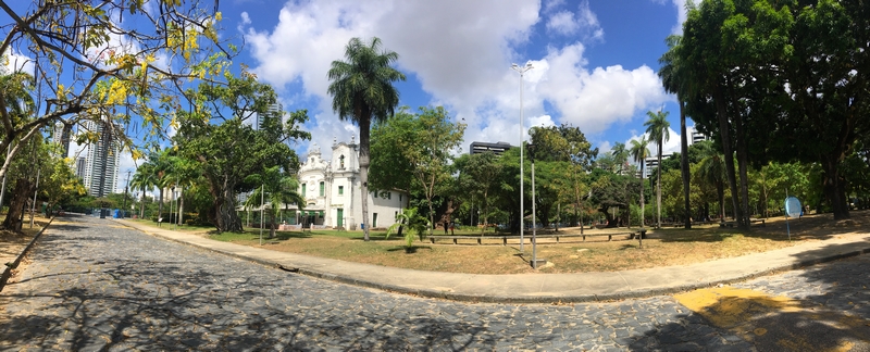 Parque da Jaqueira, ao fundo a capela de N.Sra. da Conceição da Jaqueira